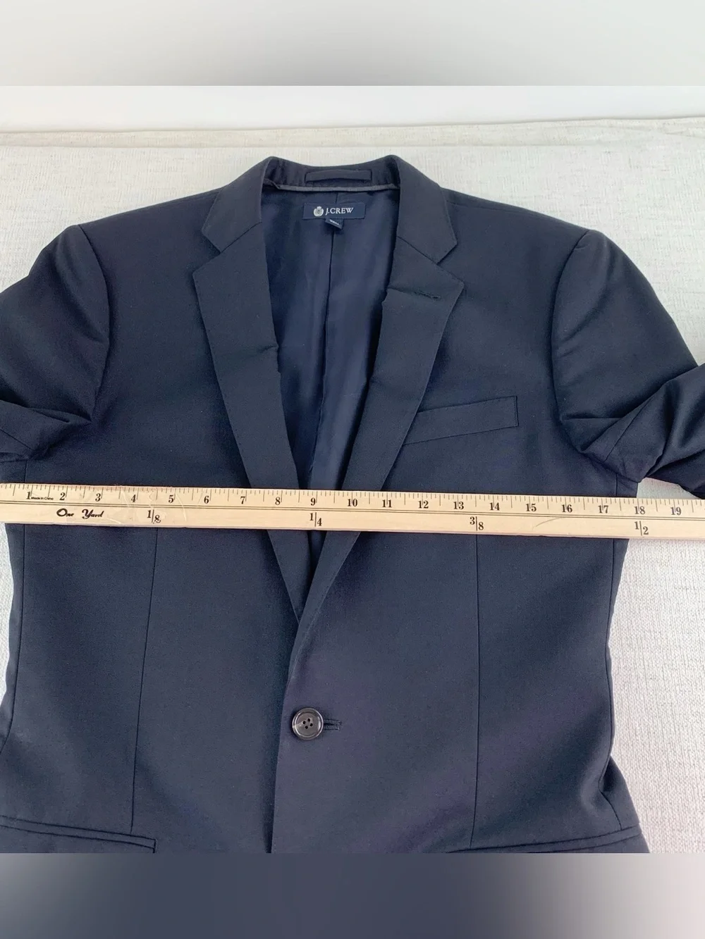 J crew men's Ludlow slim-fit suit jacket Italian wool size 36R in navy blue